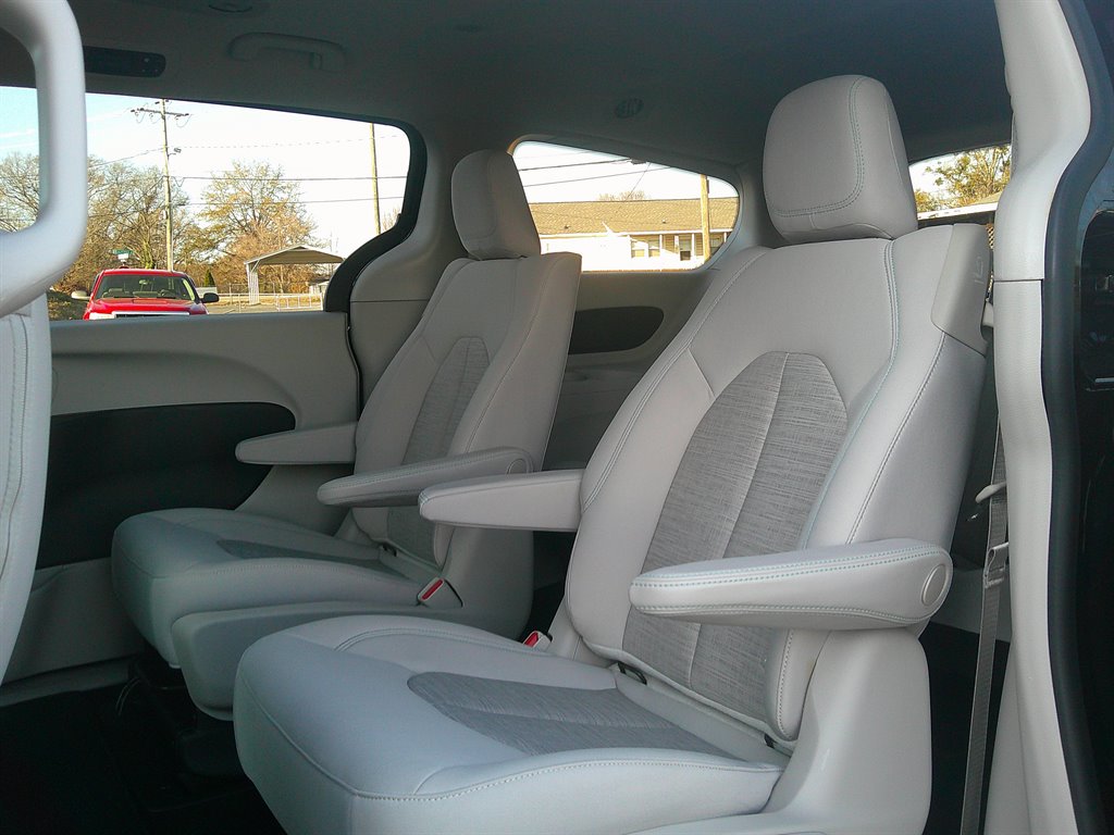 2017 Chrysler Pacifica - $24,995