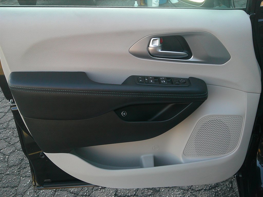 2017 Chrysler Pacifica - $24,995
