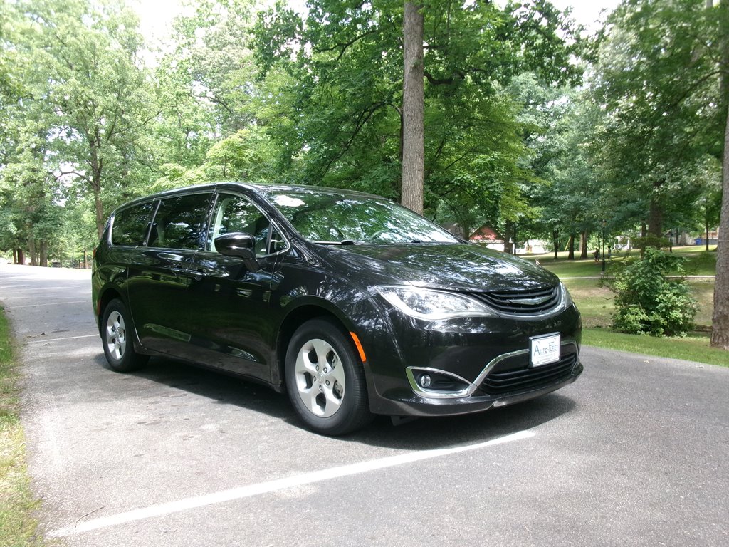 2017 Chrysler Pacifica - $24,995