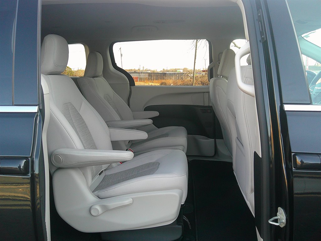2017 Chrysler Pacifica - $24,995