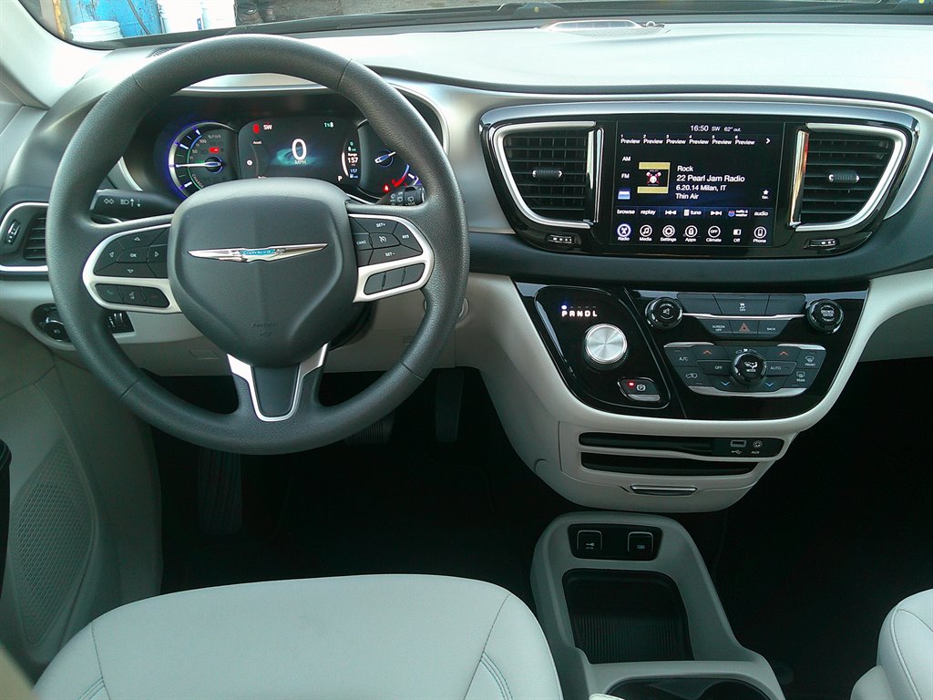 2017 Chrysler Pacifica - $24,995
