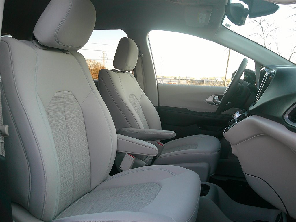 2017 Chrysler Pacifica - $24,995