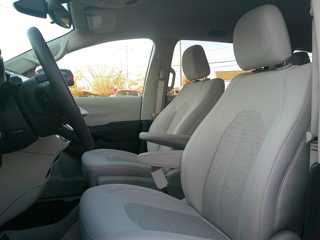 2017 Chrysler Pacifica - $24,995