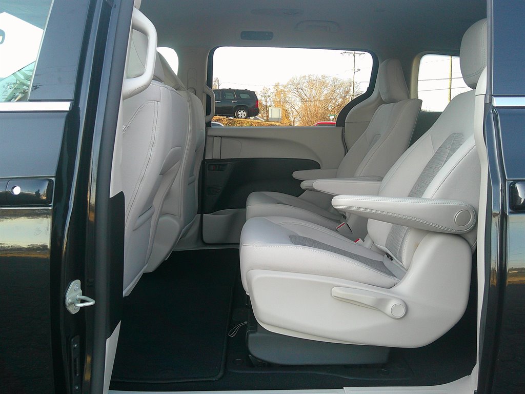 2017 Chrysler Pacifica - $24,995