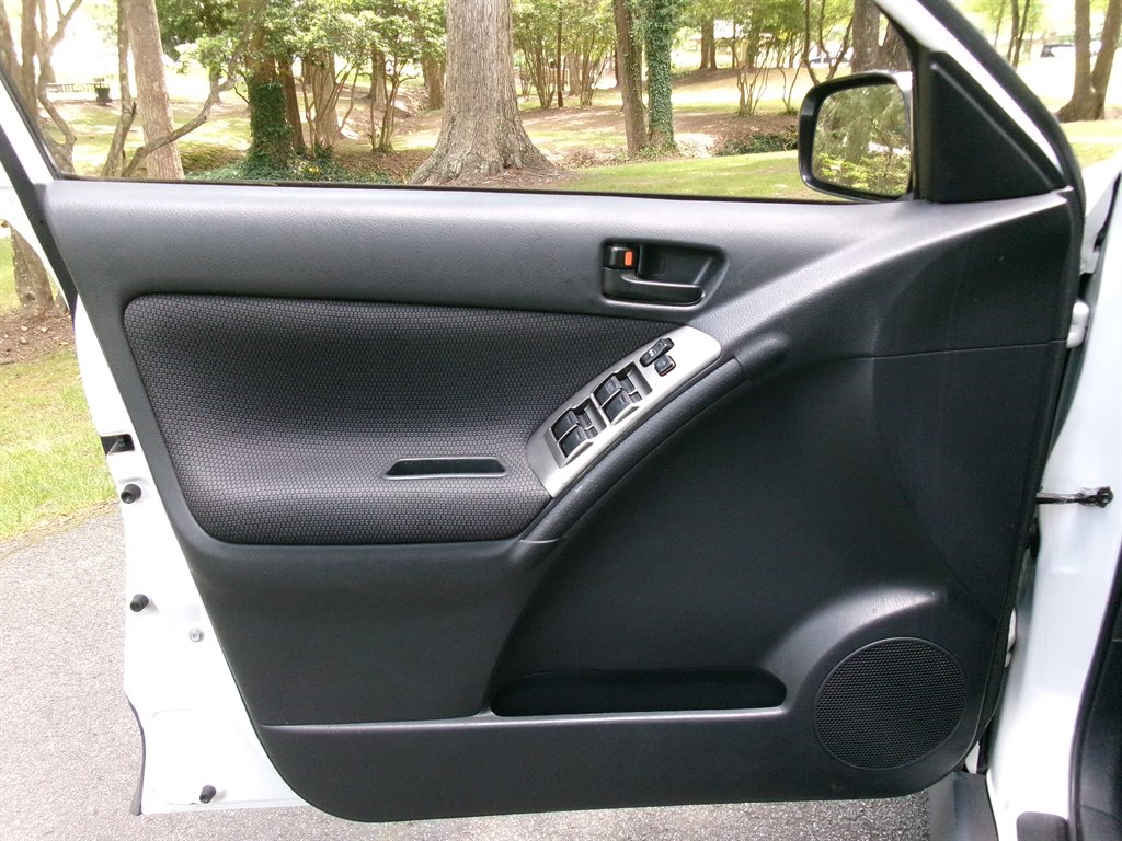 2005 Pontiac Vibe - $6,995