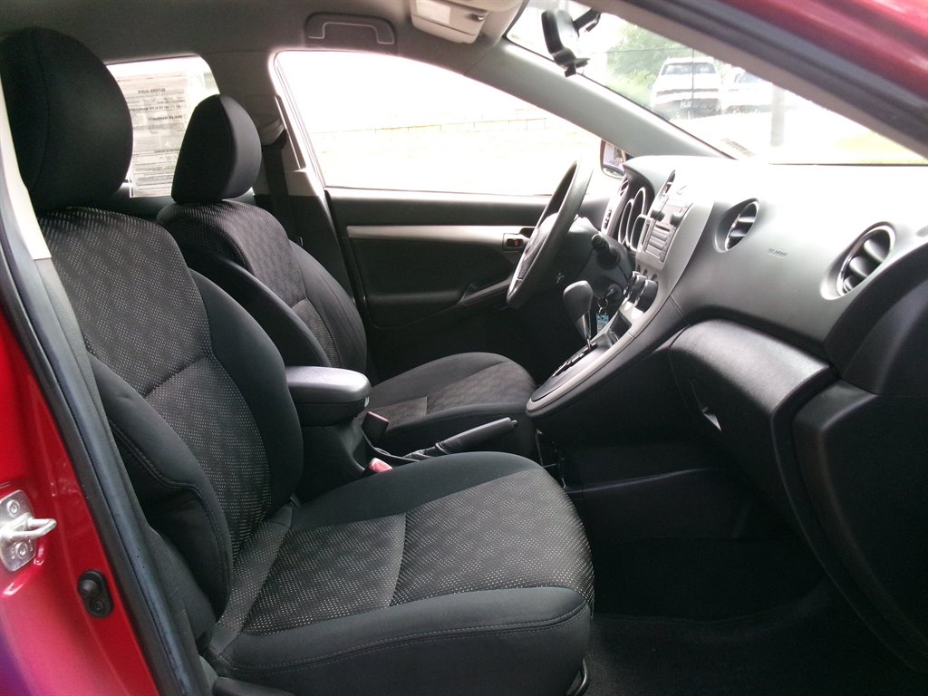 2009 Pontiac Vibe - $9,995