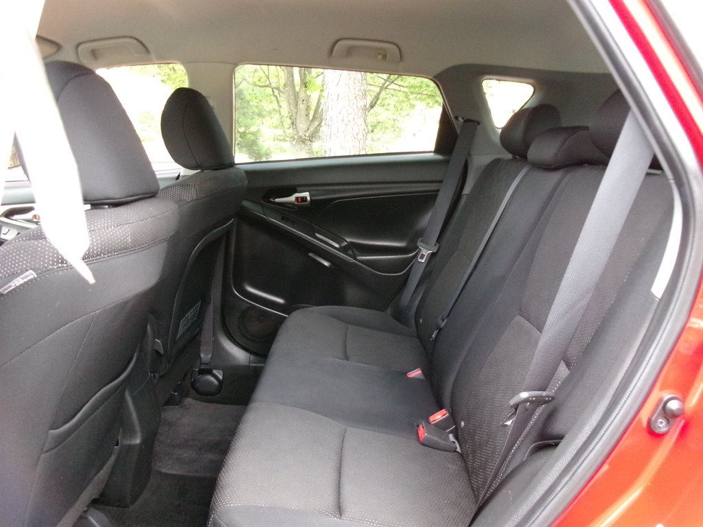 2009 Pontiac Vibe - $9,995