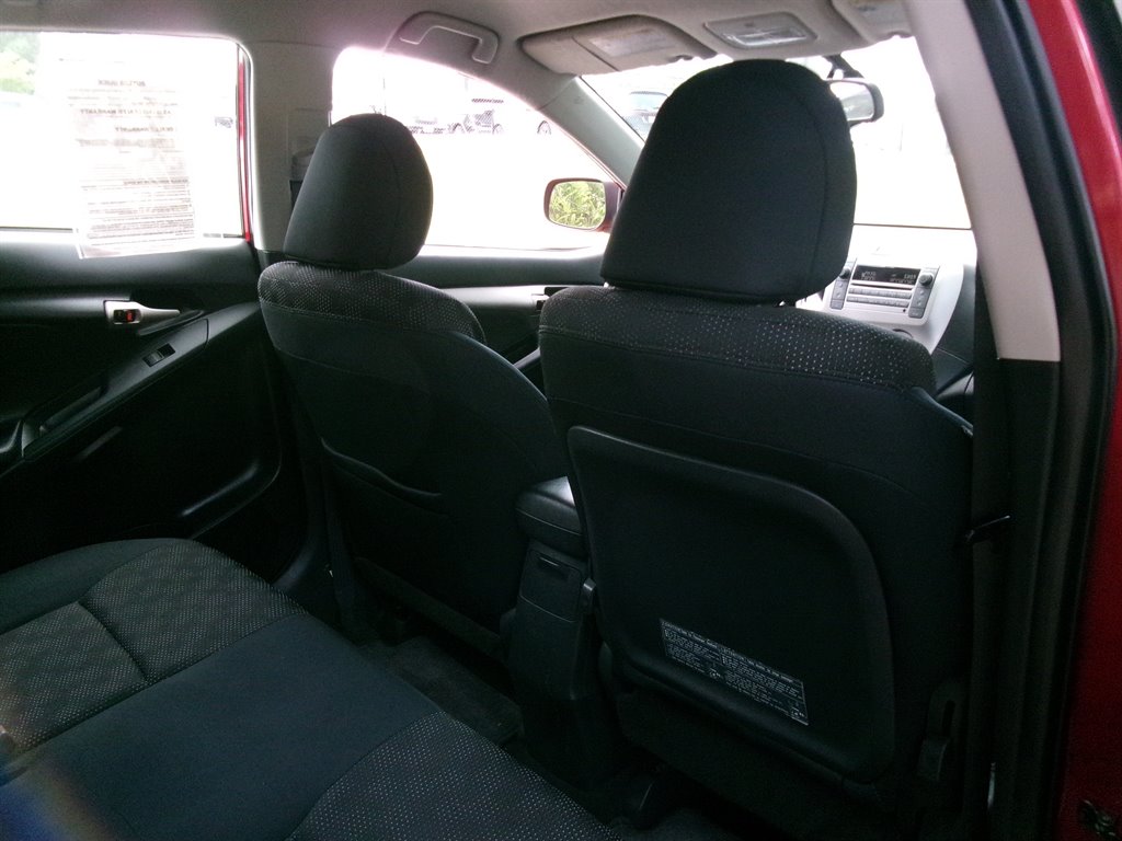 2009 Pontiac Vibe - $9,995