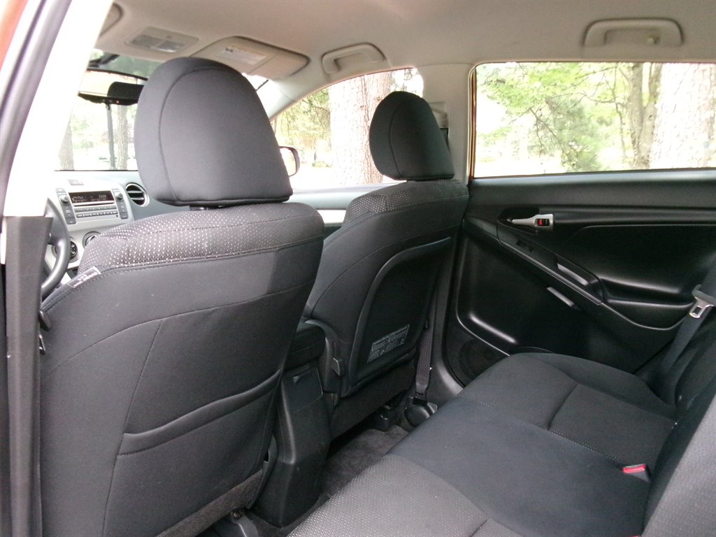 2009 Pontiac Vibe - $9,995