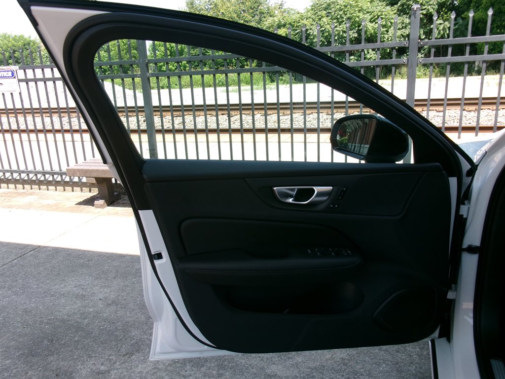 2024 Volvo S60 - $36,990