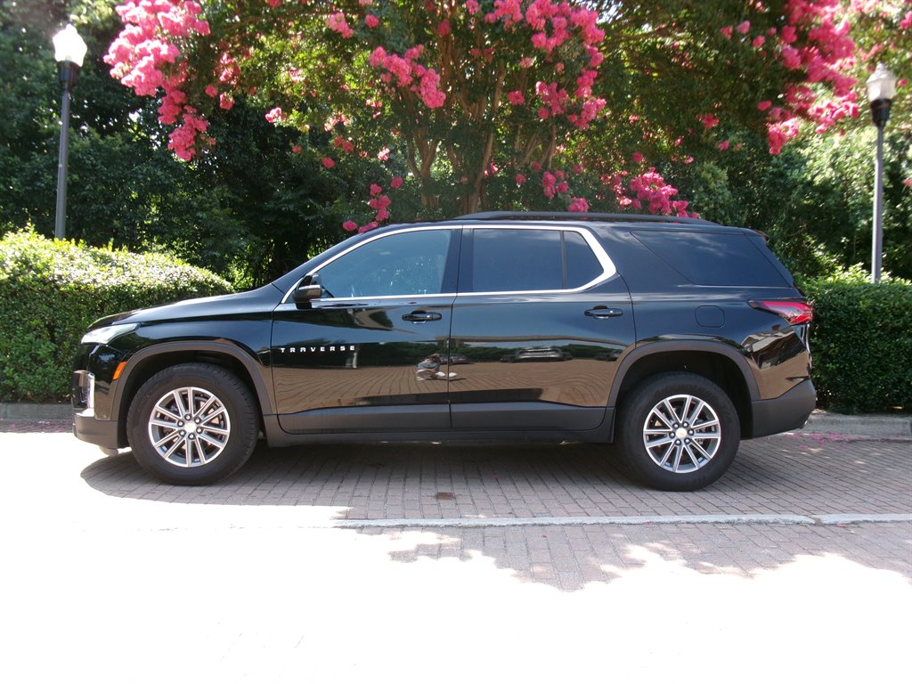 2022 Chevrolet Traverse - $24,995