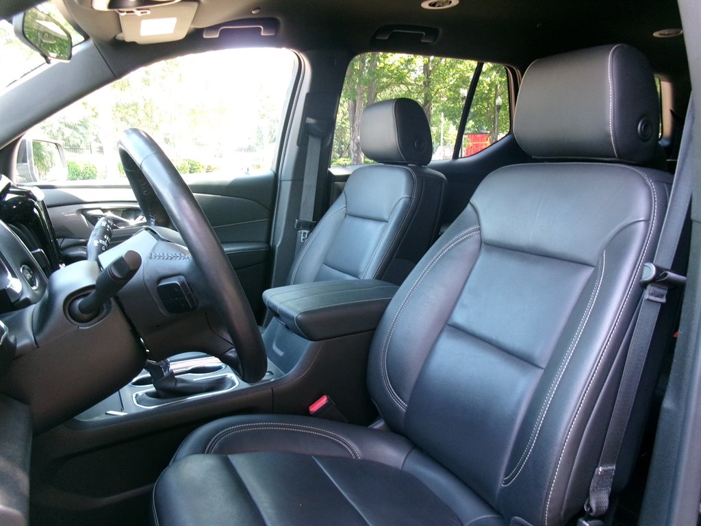 2022 Chevrolet Traverse - $24,995
