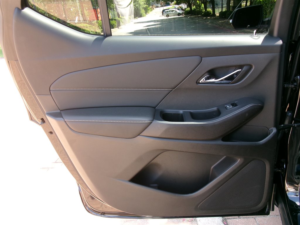2022 Chevrolet Traverse - $24,995