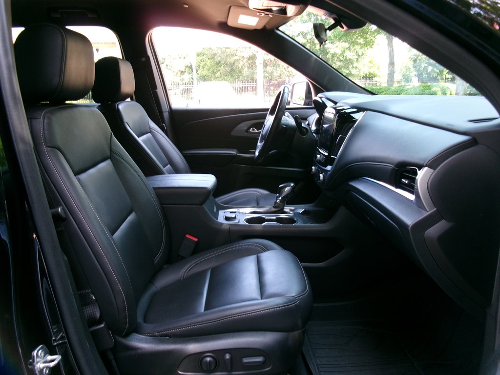 2022 Chevrolet Traverse - $24,995