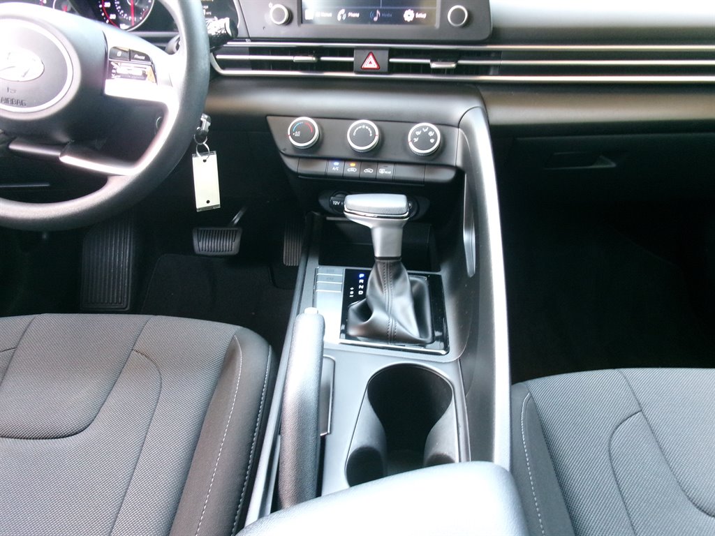 2023 Hyundai Elantra - $15,995