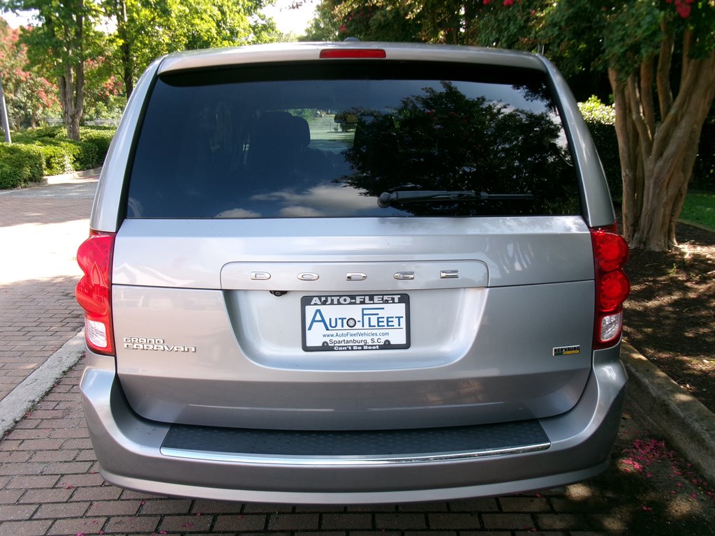 2018 Dodge Grand Caravan - $22,995