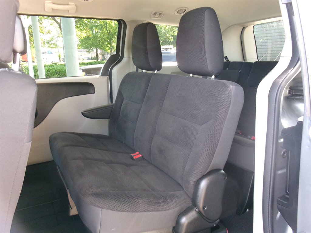 2018 Dodge Grand Caravan - $22,995