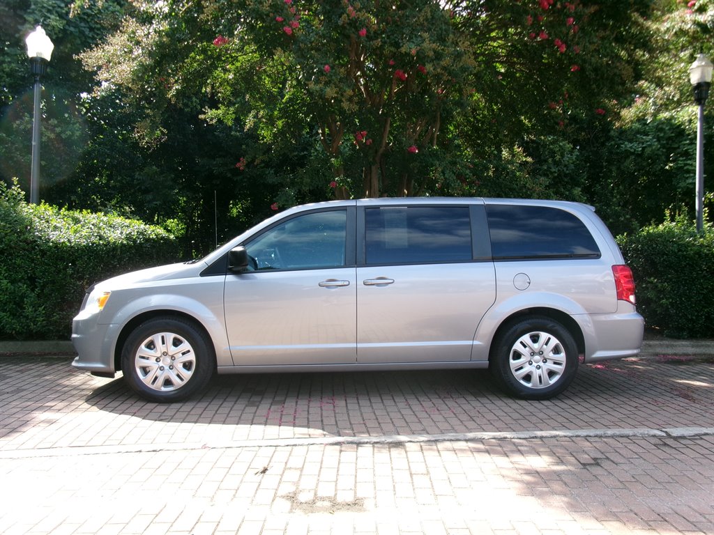 2018 Dodge Grand Caravan - $22,995
