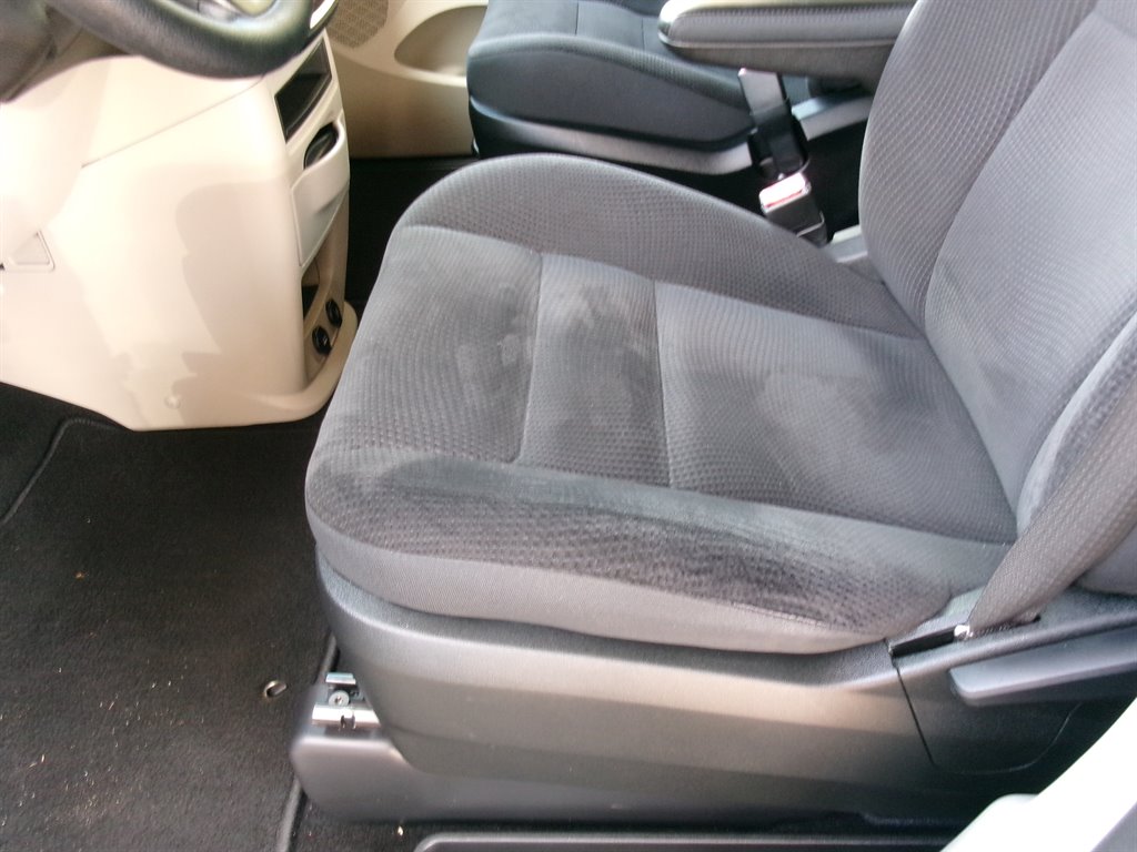 2018 Dodge Grand Caravan - $22,995