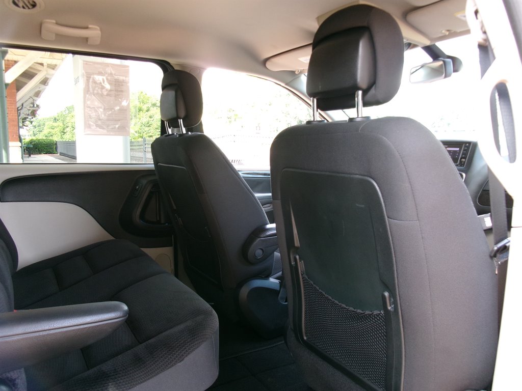 2018 Dodge Grand Caravan - $22,995