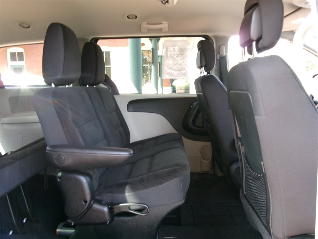 2018 Dodge Grand Caravan - $22,995
