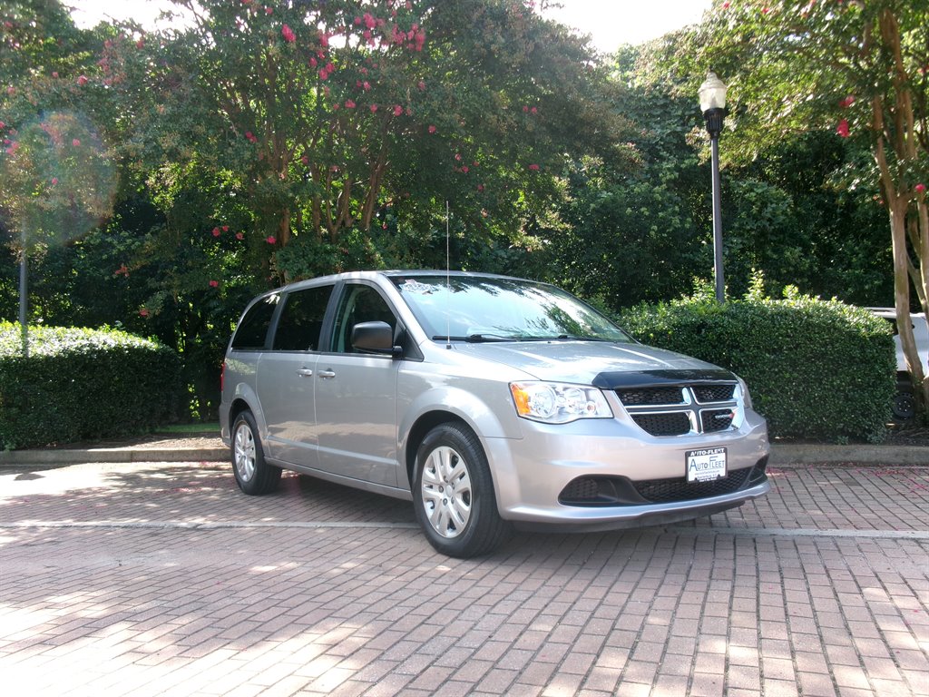 2018 Dodge Grand Caravan - $22,995