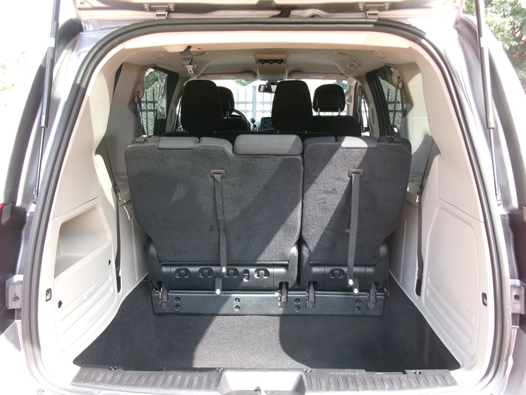 2018 Dodge Grand Caravan - $22,995