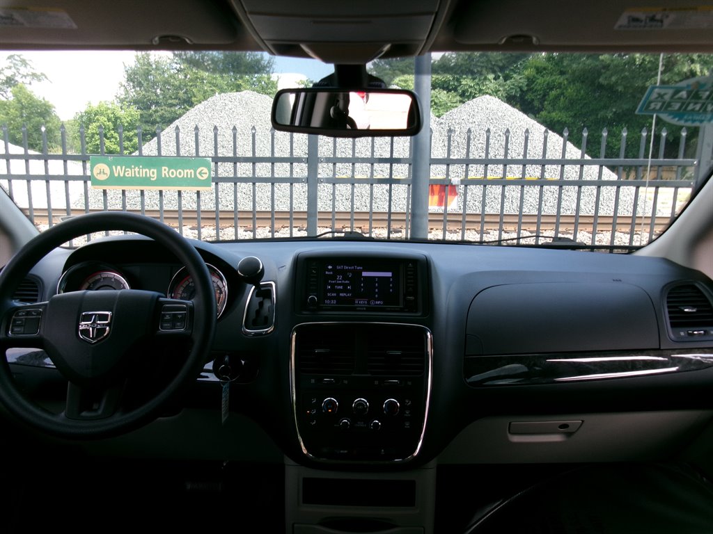 2018 Dodge Grand Caravan - $22,995