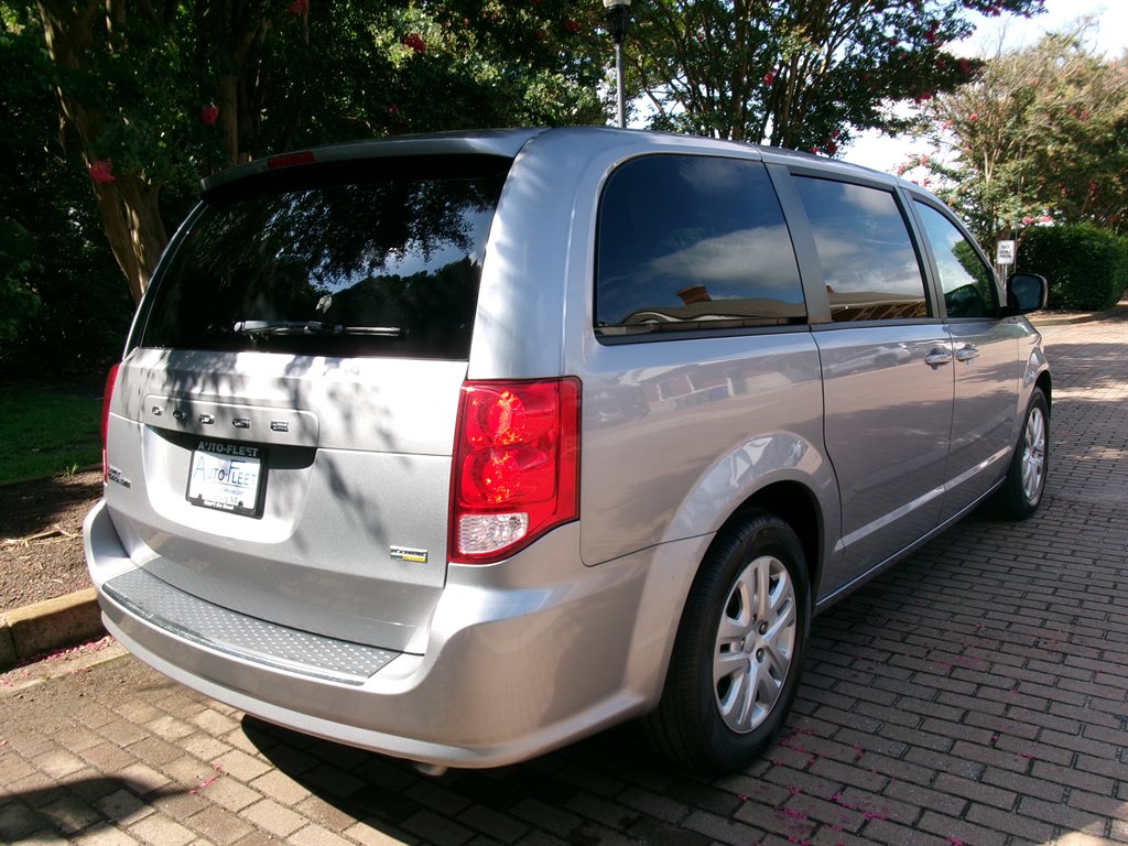 2018 Dodge Grand Caravan - $22,995
