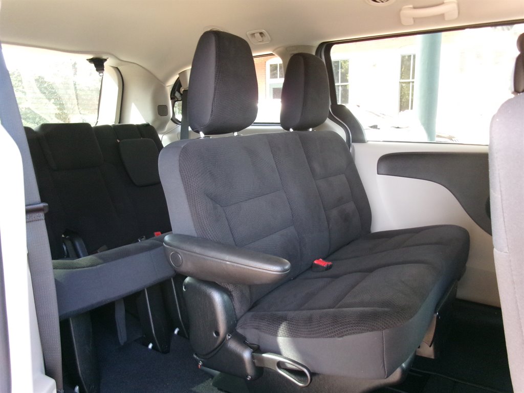 2018 Dodge Grand Caravan - $22,995