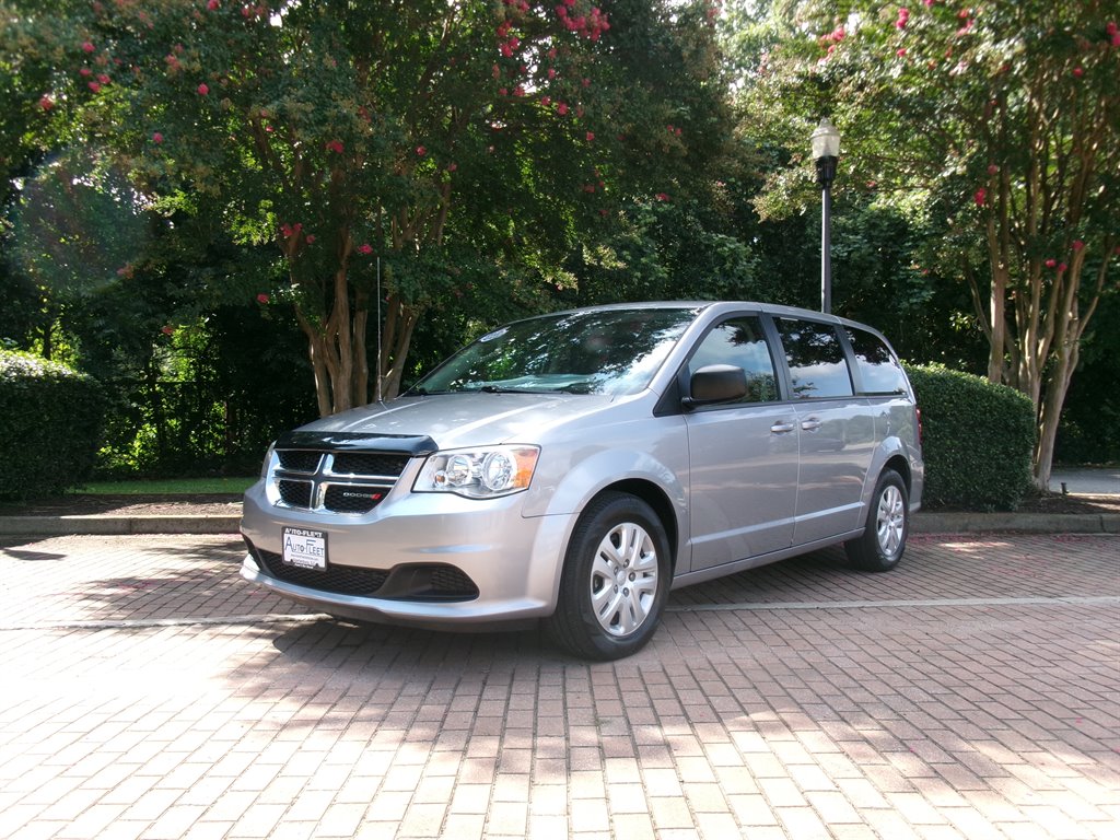 2018 Dodge Grand Caravan - $22,995