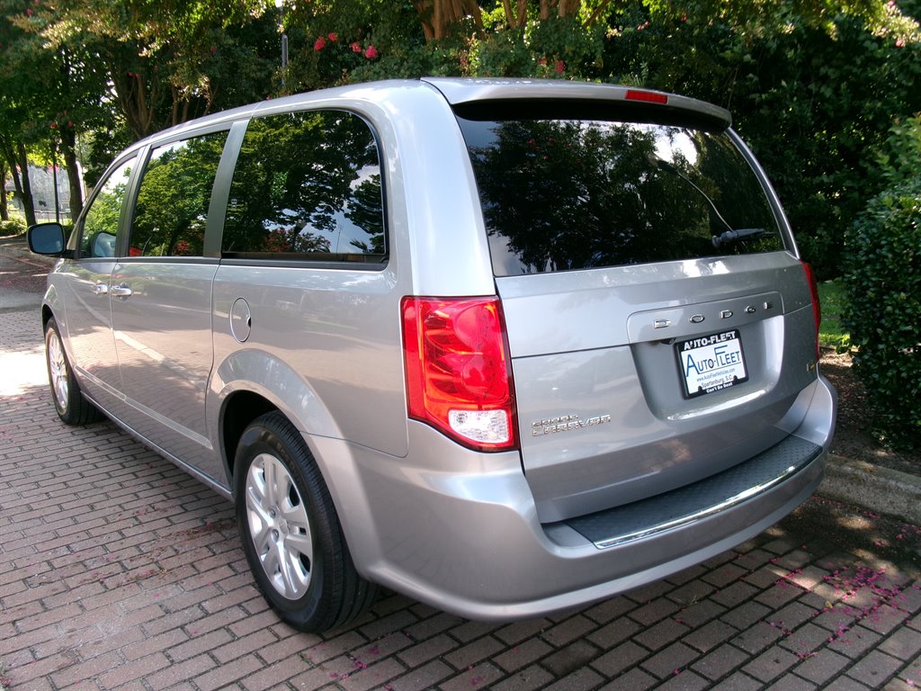2018 Dodge Grand Caravan - $22,995