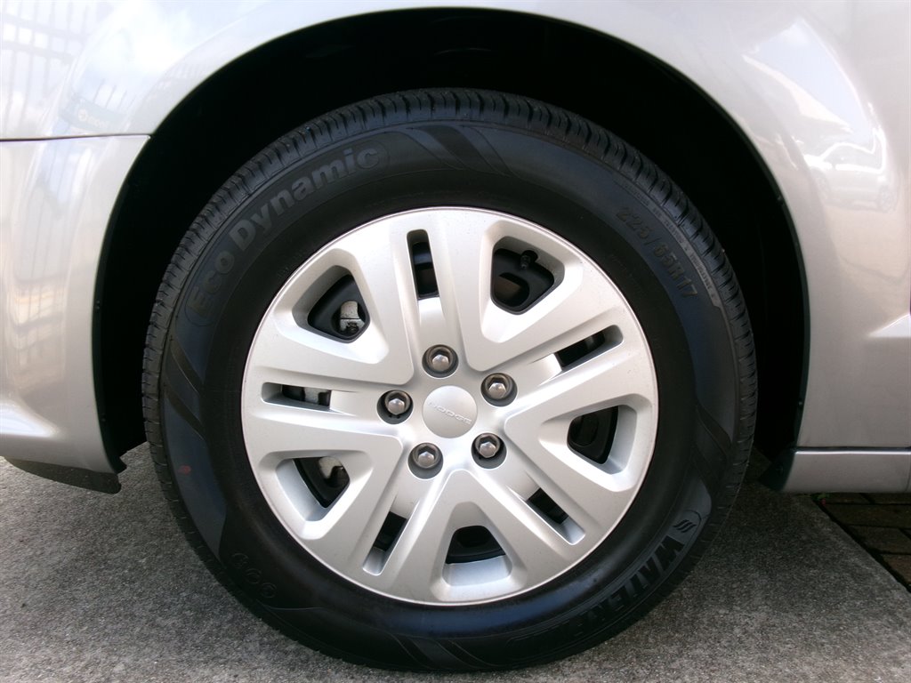 2018 Dodge Grand Caravan - $22,995