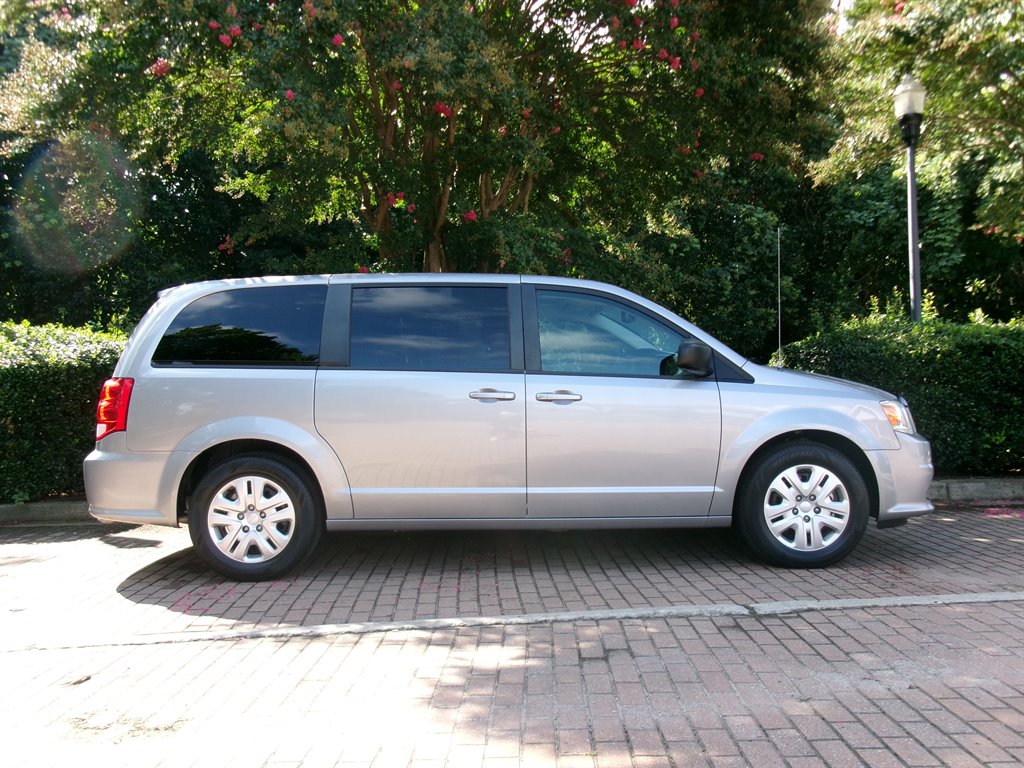 2018 Dodge Grand Caravan - $22,995