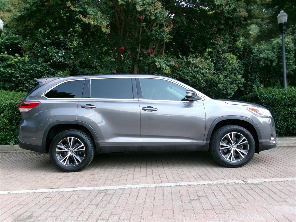2019 Toyota Highlander - $14,995