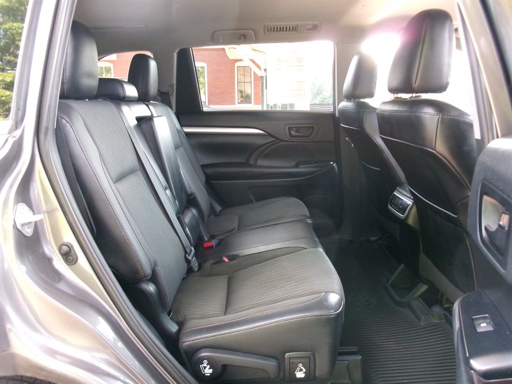 2019 Toyota Highlander - $14,995