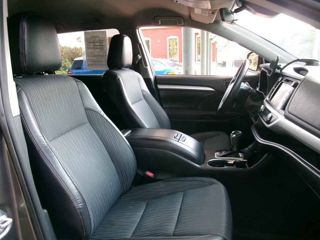 2019 Toyota Highlander - $14,995
