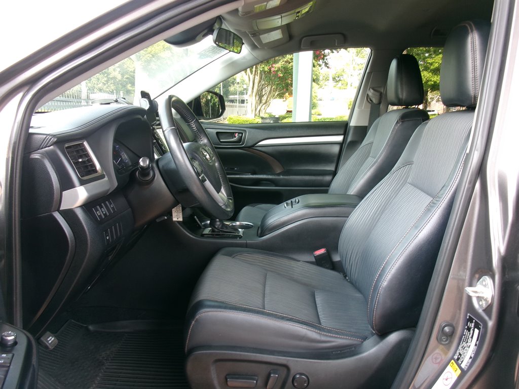 2019 Toyota Highlander - $14,995