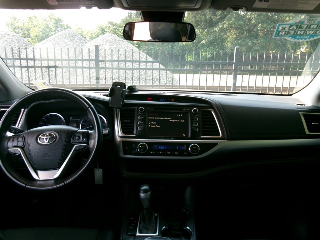2019 Toyota Highlander - $14,995