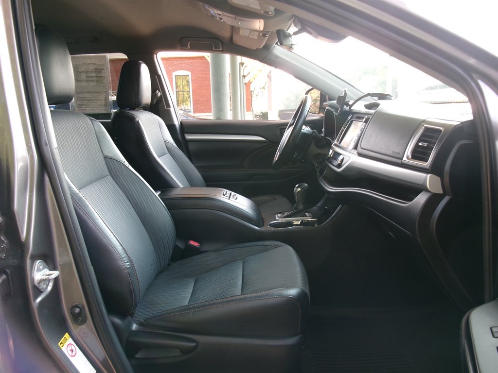 2019 Toyota Highlander - $14,995