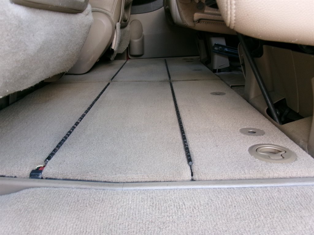 2013 Chrysler Town And Country - $5,995