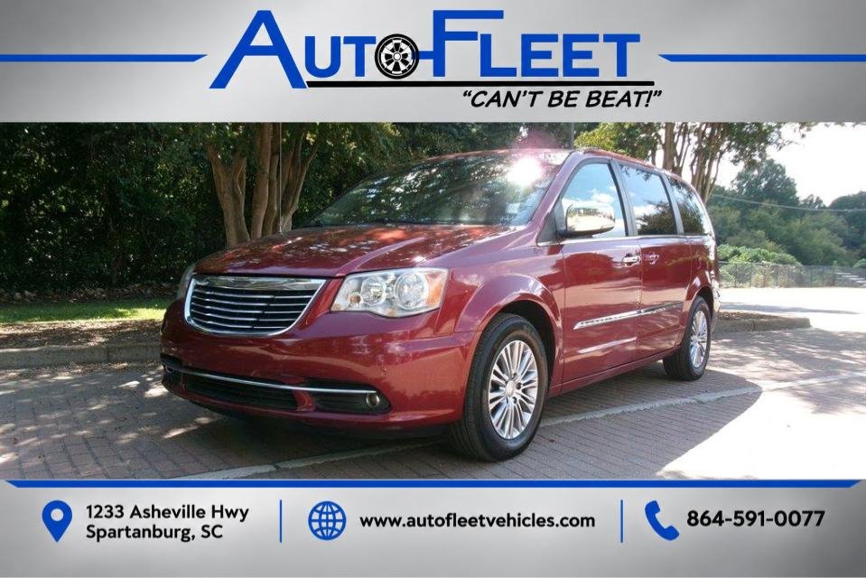 2013 Chrysler Town And Country - $5,995