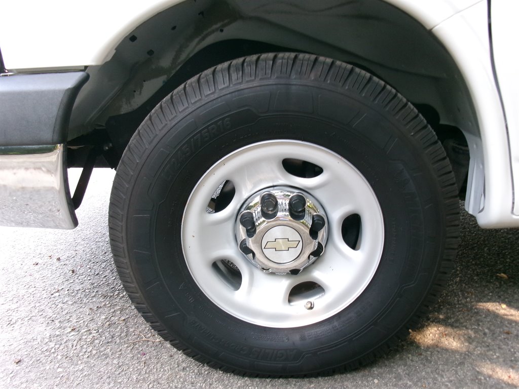 2015 Chevrolet Express - $21,995