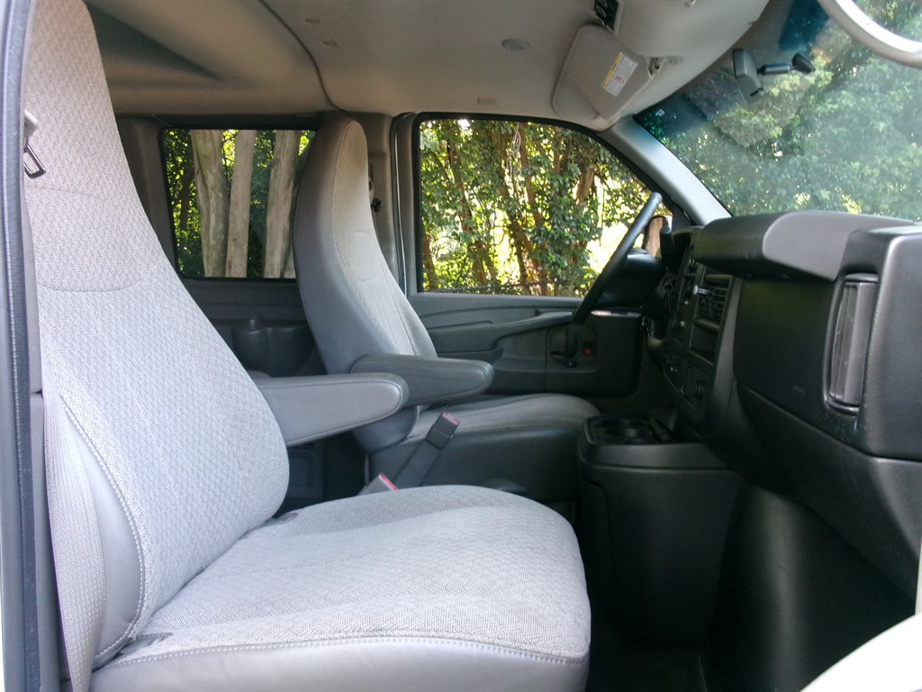 2015 Chevrolet Express - $21,995