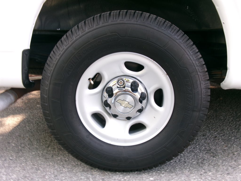 2015 Chevrolet Express - $21,995