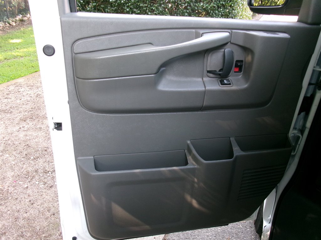 2015 Chevrolet Express - $21,995