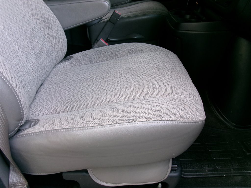 2015 Chevrolet Express - $21,995