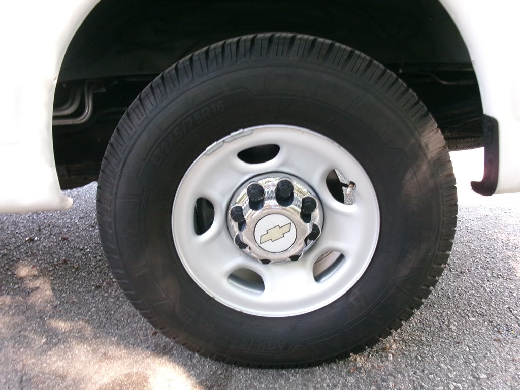 2015 Chevrolet Express - $21,995