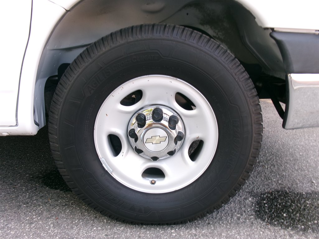 2015 Chevrolet Express - $21,995