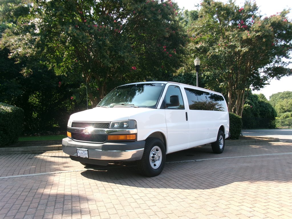 2015 Chevrolet Express - $21,995